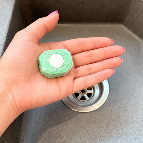 Abfluss reinigen mit Spülmaschinentabs