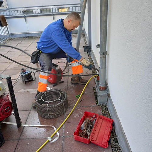 Fallstrangreinigung im Mehrfamilienhaus durch einen Fachbetrieb
